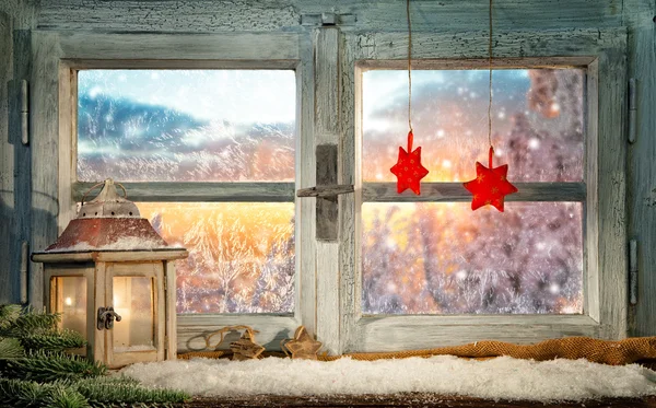 Атмосферные окна подоконник украшения — стоковое фото