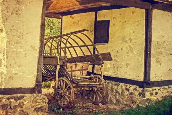 Старые фото на один Румынский сельский дом экстерьера — стоковое фото