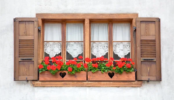 Старых европейских деревянных окон — стоковое фото