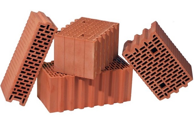 «Теплая керамика» - специальные стеновые блоки, очень удобные в кладке и обладающие высокими для такого типа материалов термоизоляционными качествами