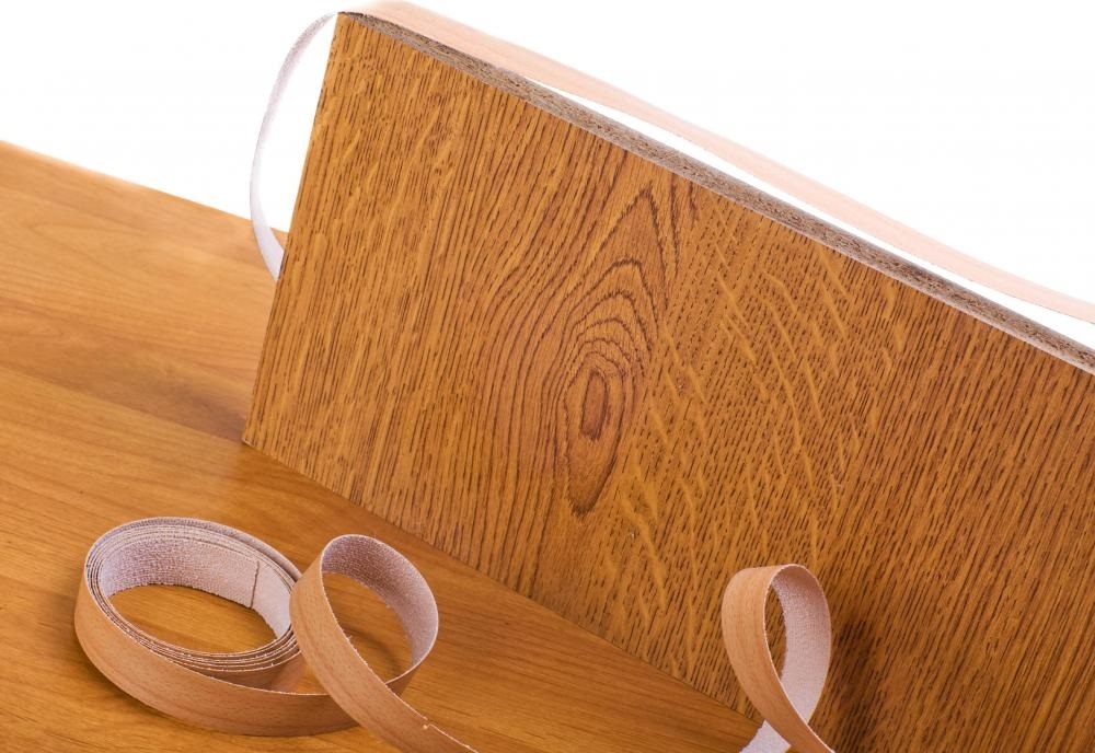 Шпон часто добавляется в древесностружечную плиту, чтобы улучшить внешний вид.